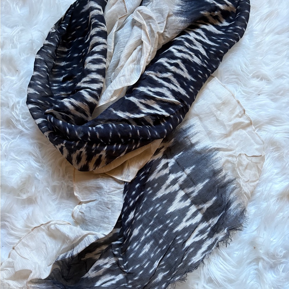 Banana Republic Black and Cream Patterned Scarf